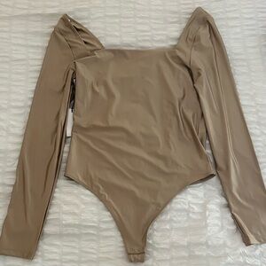 Aritzia Babaton Satinette Squareneck Longsleeve Bodysuit